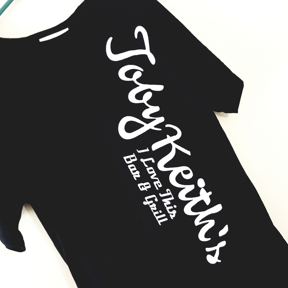3/$30 //Toby Keith's 'I Love This Bar & Grill' Tee - Picture 1 of 6
